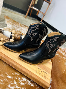 Cadillac Black Western Embroidered Boots